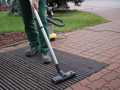 Wie reinigt man Aluminiumfußmatten, damit sie uns jahrelang dienen?